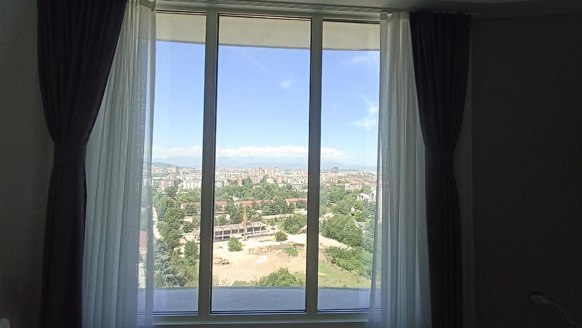 19Th Floor Sunset Secure Condo With Pool & Fitness & Parking Included In Price Skopje Exterior photo