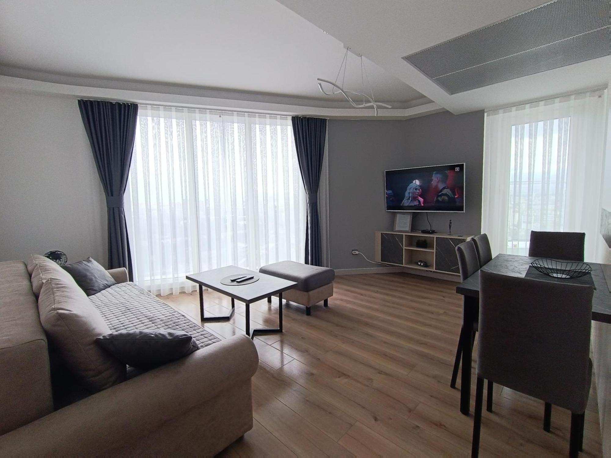 19Th Floor Sunset Secure Condo With Pool & Fitness & Parking Included In Price Skopje Exterior photo